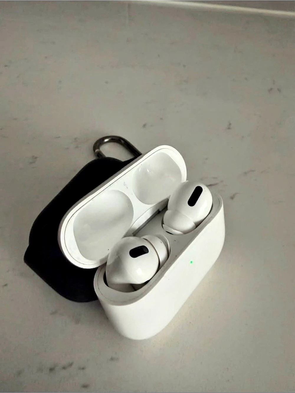 Apple AirPods Pro (2nd generation) ) Wireless Earbuds White & Black